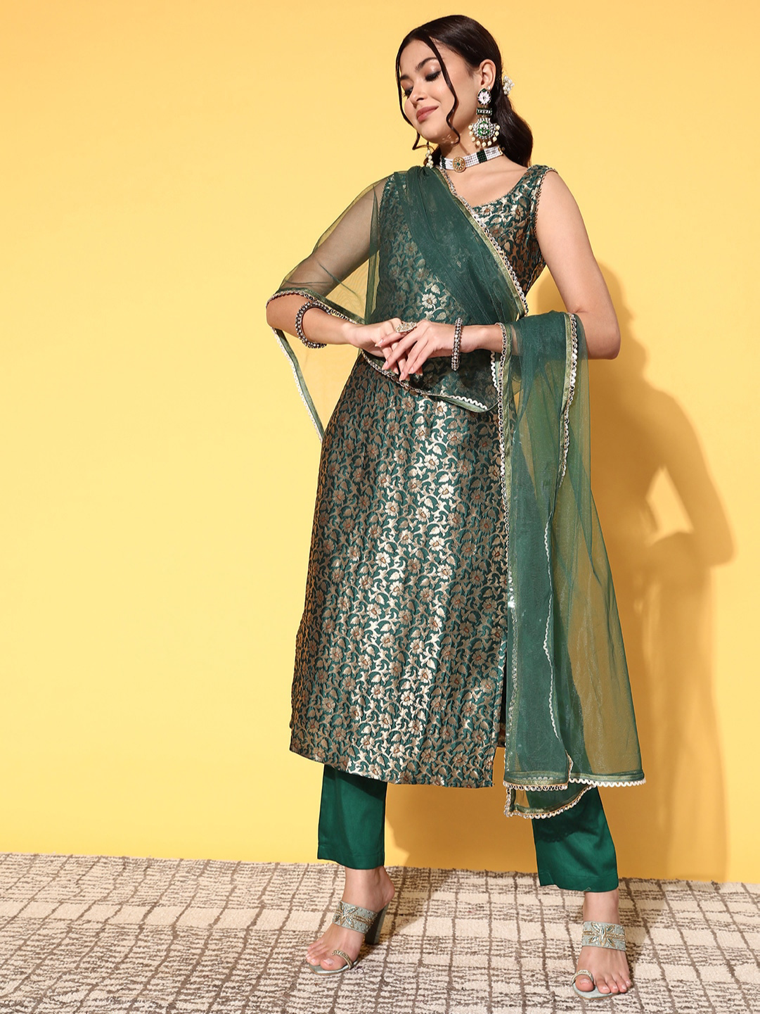 Women Floral Silk Blend Spaghetti Straps Salwar Suit